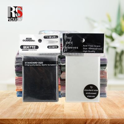 Kartu Game Waterproof Sleeves Warna Jelas Cetak Kartu Pelindung Poly Plastik Sleeves